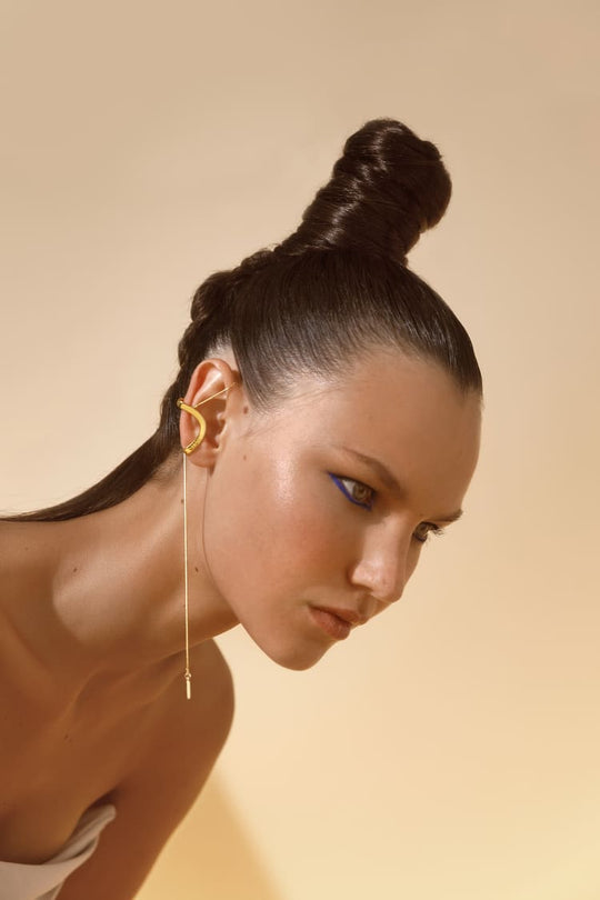 Ear cuff en or. Bijou d’oreille de la collection VIV .
