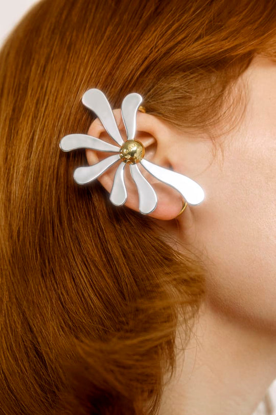 Ear cuff floral. Bijou d’oreille de la collection Blossom.